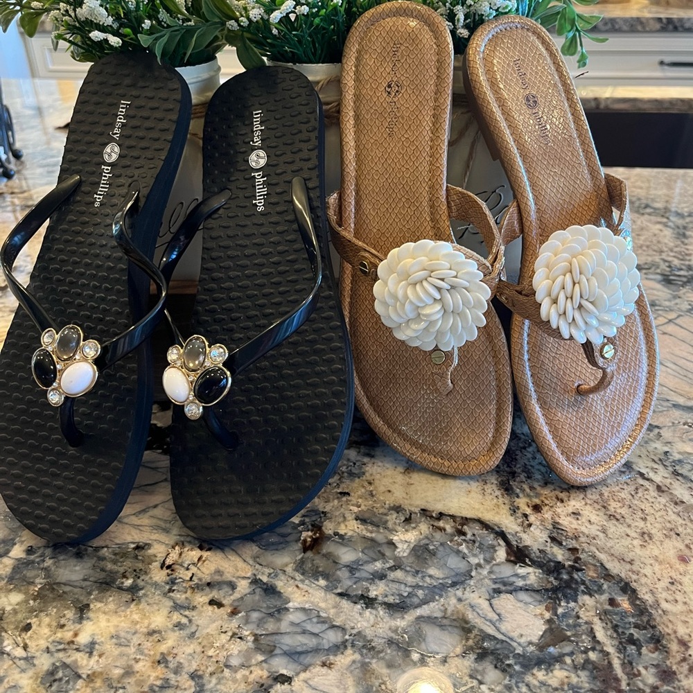2-Darling Lindsay Phillips “Switchflops” barely worn! Plus 13 Snaps! Size 7